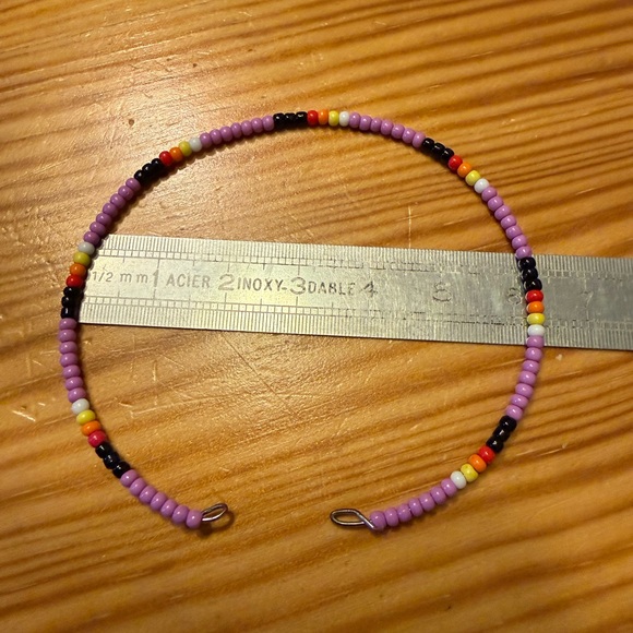 EUC -Mohawk beaded bracelet, lilac and black - Picture 4 of 6